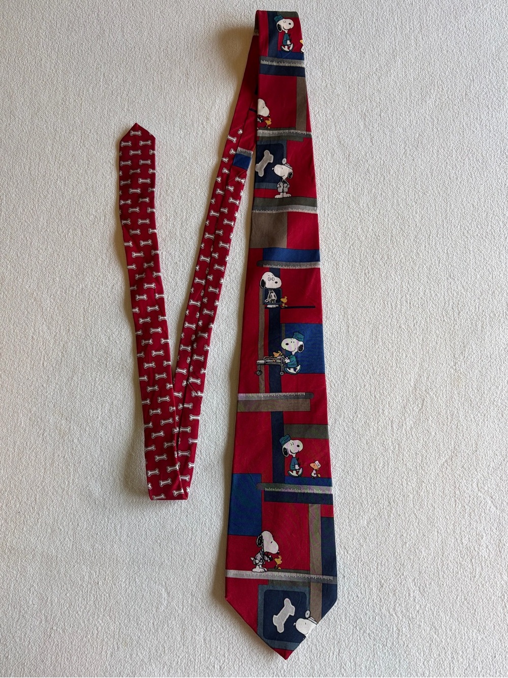 Vintage Peanuts Snoopy Red Novelty Neck Tie
